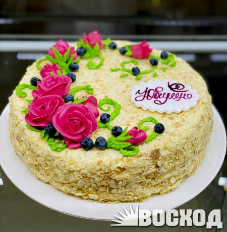 Торт Наполеон, декор розы из сливочного крема