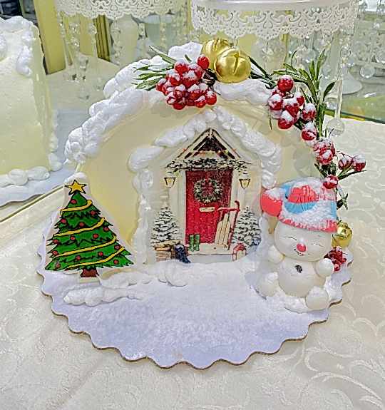 Торт Праздничный № 585, декор - новый год (фигурка снеговика, фотопечать - вход в домик, елка, розмарин, калина)