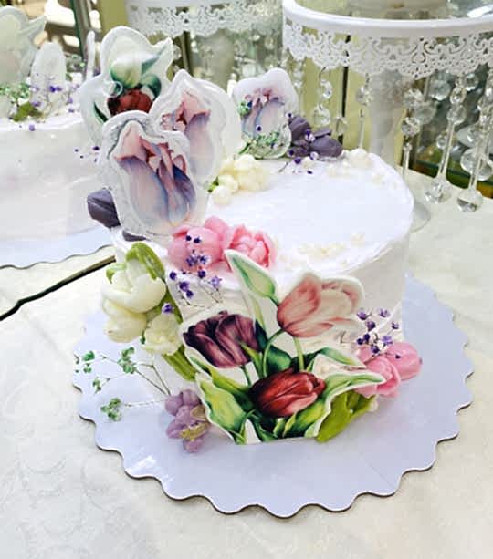 Торт Праздничный № 660, декор - цветы - фотопечать, леденцы с фотопечатью