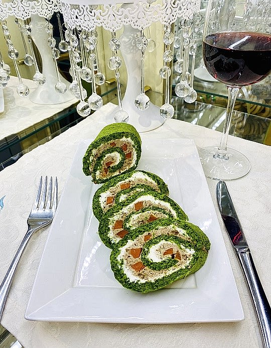 Шпинатный рулет с паштетом из куриной печени, морковью и творожным сыром "Креметте", 0,6 кг