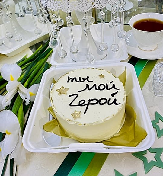 Бенто-торт № 561 ПОД ЗАКАЗ ЗА 72 ЧАСА, надпись "Ты, мой герой"!