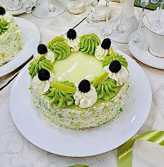 Торт "Фисташковый с малиной"