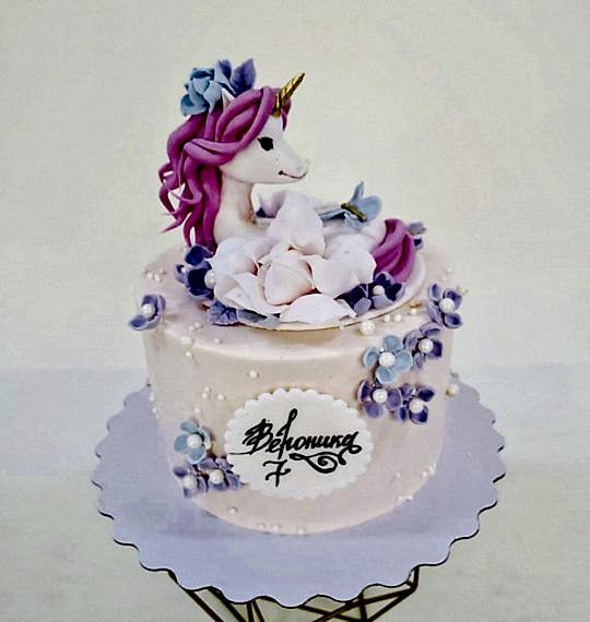 Торт Праздничный № 667, декор - единорожка-девочка