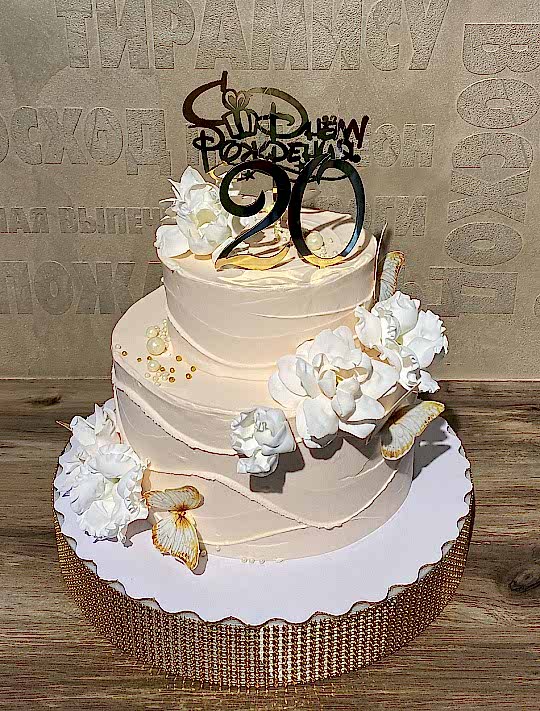 Торт Праздничный № 700, декор - цветы, топер из акрила "С Днем рожнения" топер цифры 20