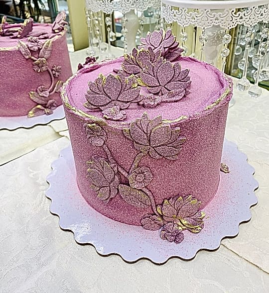 Торт Праздничный № 656, декор - цветы