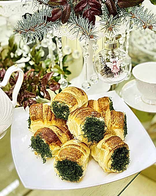 Закусочная слоеная трубочка с начинкой из семги и сливочного сыра,75 гр.