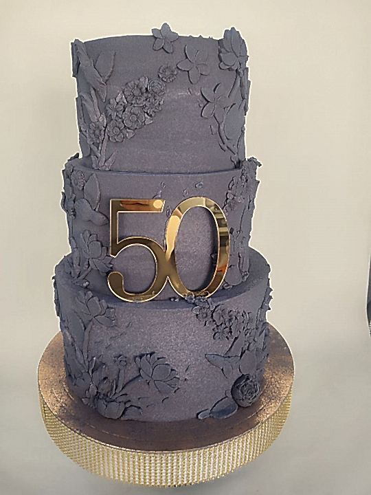 Торт Праздничный № 709, 3х ярусный, с цветами на сером