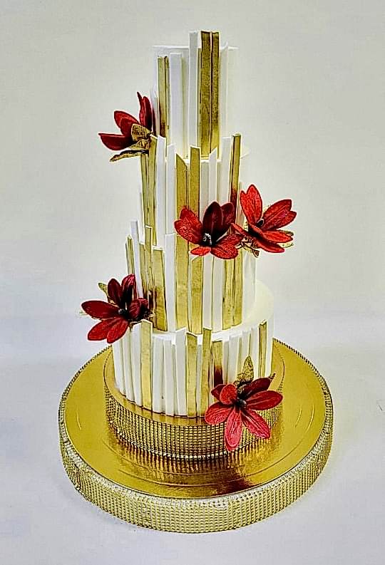 Торт Праздничный № 592, декор - цветы красно-корраловые