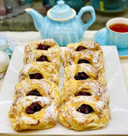 Пирожок слоеный с фруктами 1/60 гр