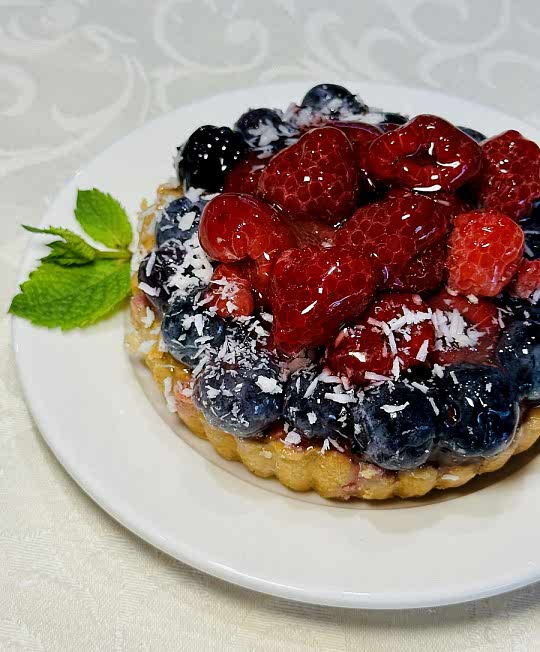 Пирожное Тарталетка с малиной и голубикой 150 г