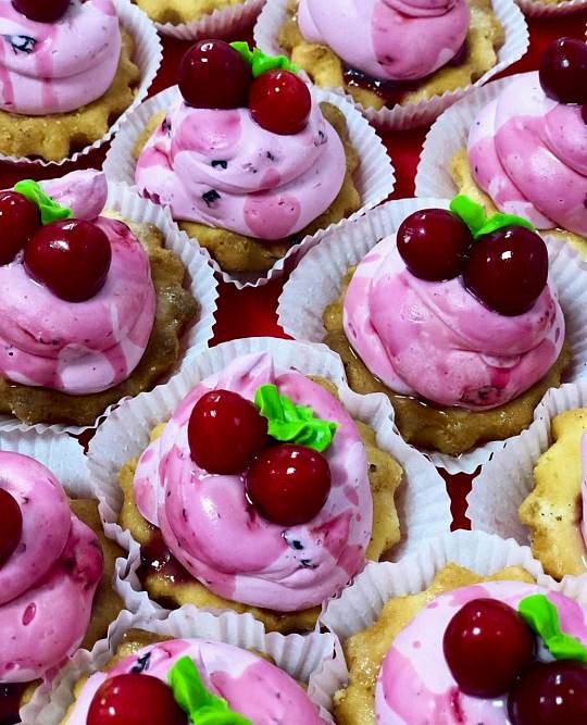 Пирожное № 2 Корзиночка вишня 1/50 г