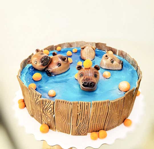 Торт Праздничный № 516 в виде бассейна со зверьками капибара