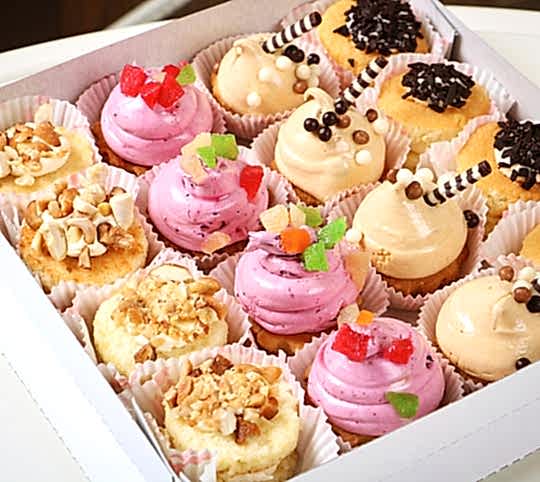 Набор пирожных Ассорти орехово-суфлейный 1 кор/16 шт