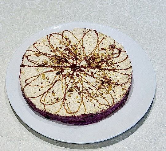 Пирог воздушный со смородиной