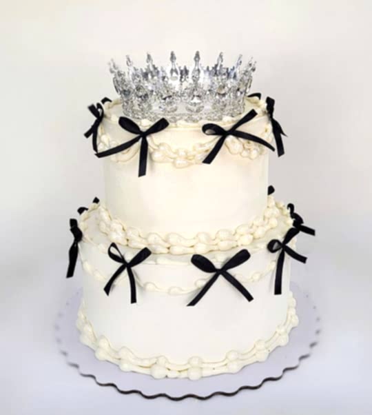 Торт Праздничный № 707, с короной и блестками в стиле ламбет.