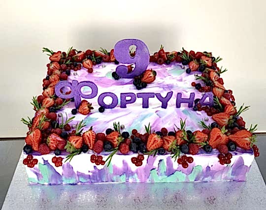 Торт № 437 Праздничный, декор свежие фрукты, ягоды