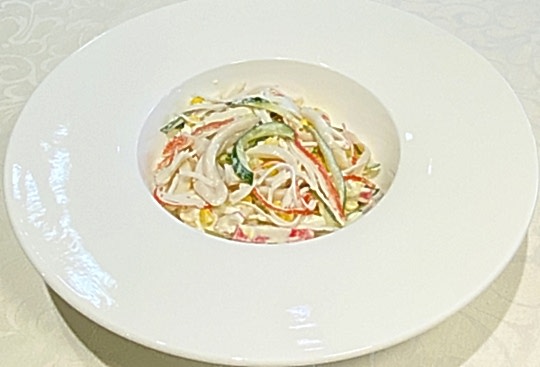 Салат с кальмаром.