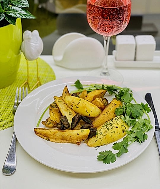 Картофель жареный с грибами и луком