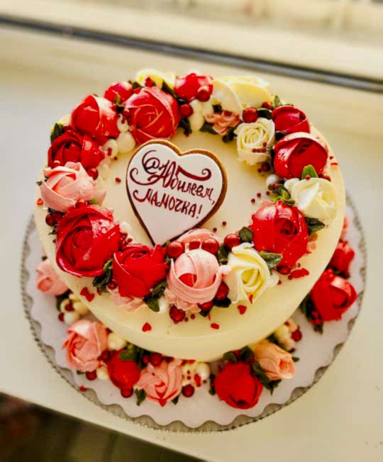 Торт Праздничный № 653, декор - цветы, надпись: С Юбилеем мамочка!