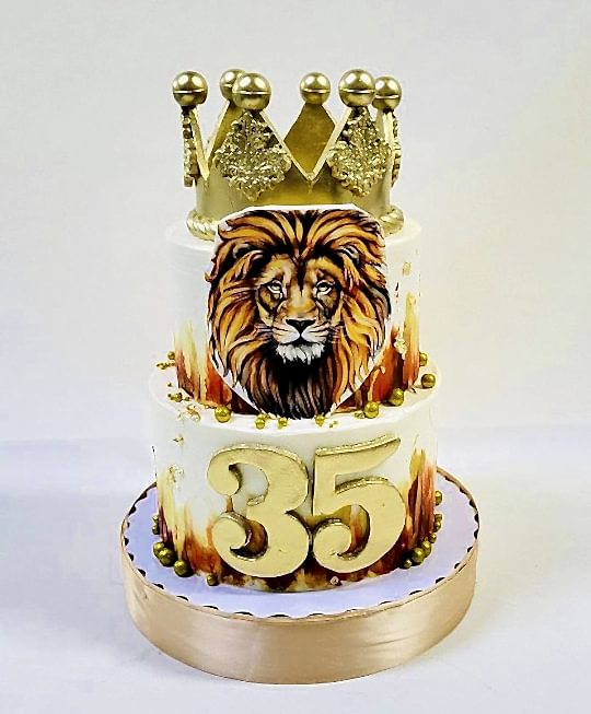 Торт Праздничный № 640, декор - лев - фотопечать, корона, цифры 35