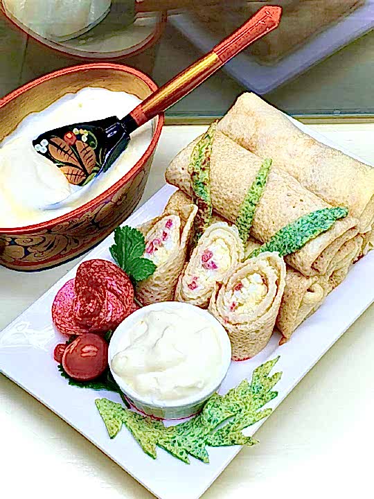 Блины с колбасой "Салями" и сыром сулугуни