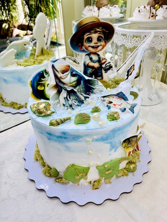 Торт Праздничный № 651, декор - мальчик - рыбак, фотопечать