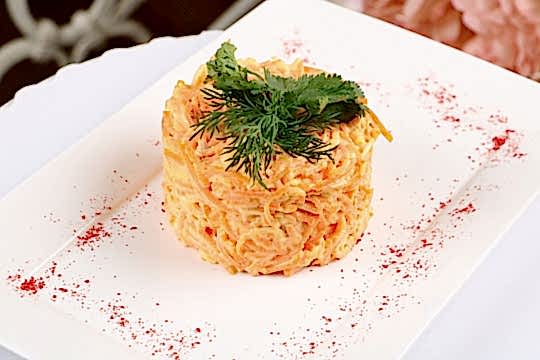 Салат из моркови с сыром